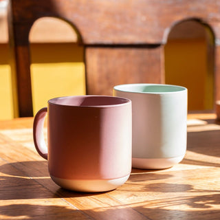 Premium Yunnan black tea with 2 tea cups